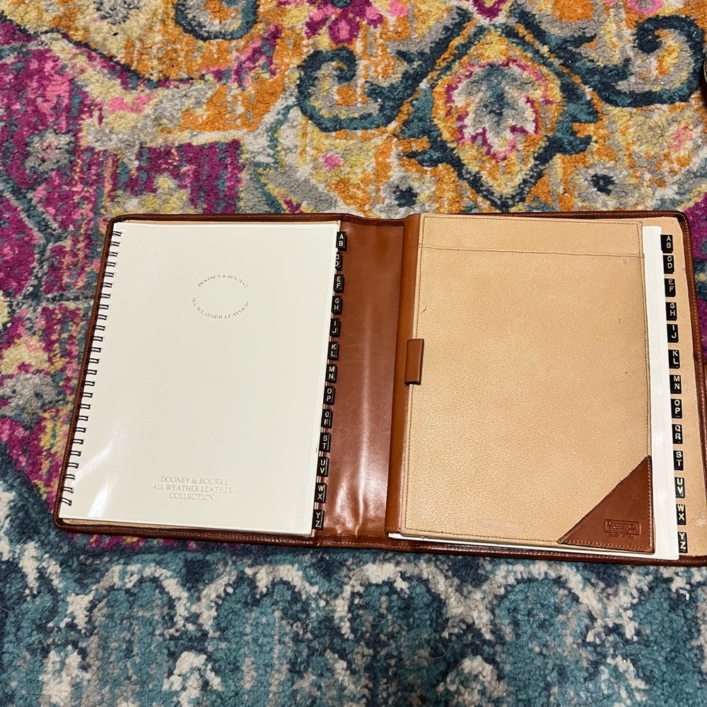 Dooney and bourke vintage portfolio - Picture 5 of 9